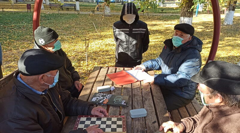 Первенство по домино и шашкам.